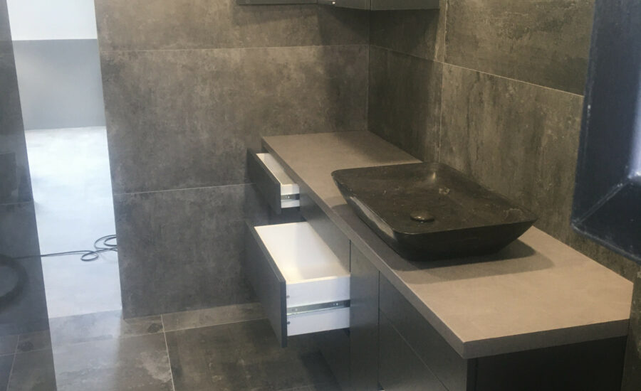 Moderní koupelnový nábytek