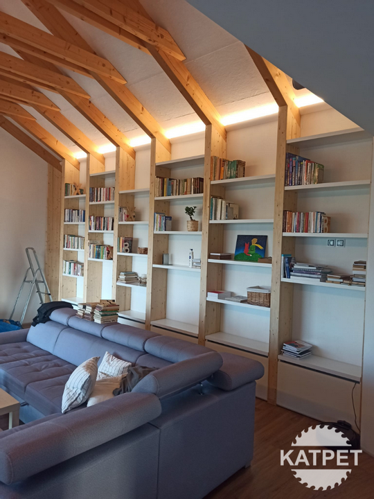 Knihovna s úložnými prostorami  – rodinný dům, Svésedlice